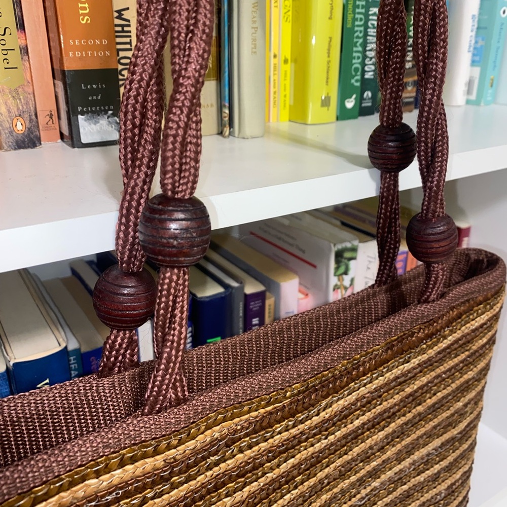 🐚 Woven Straw Tote Bag with Wooden Beads - Picture 2 of 5